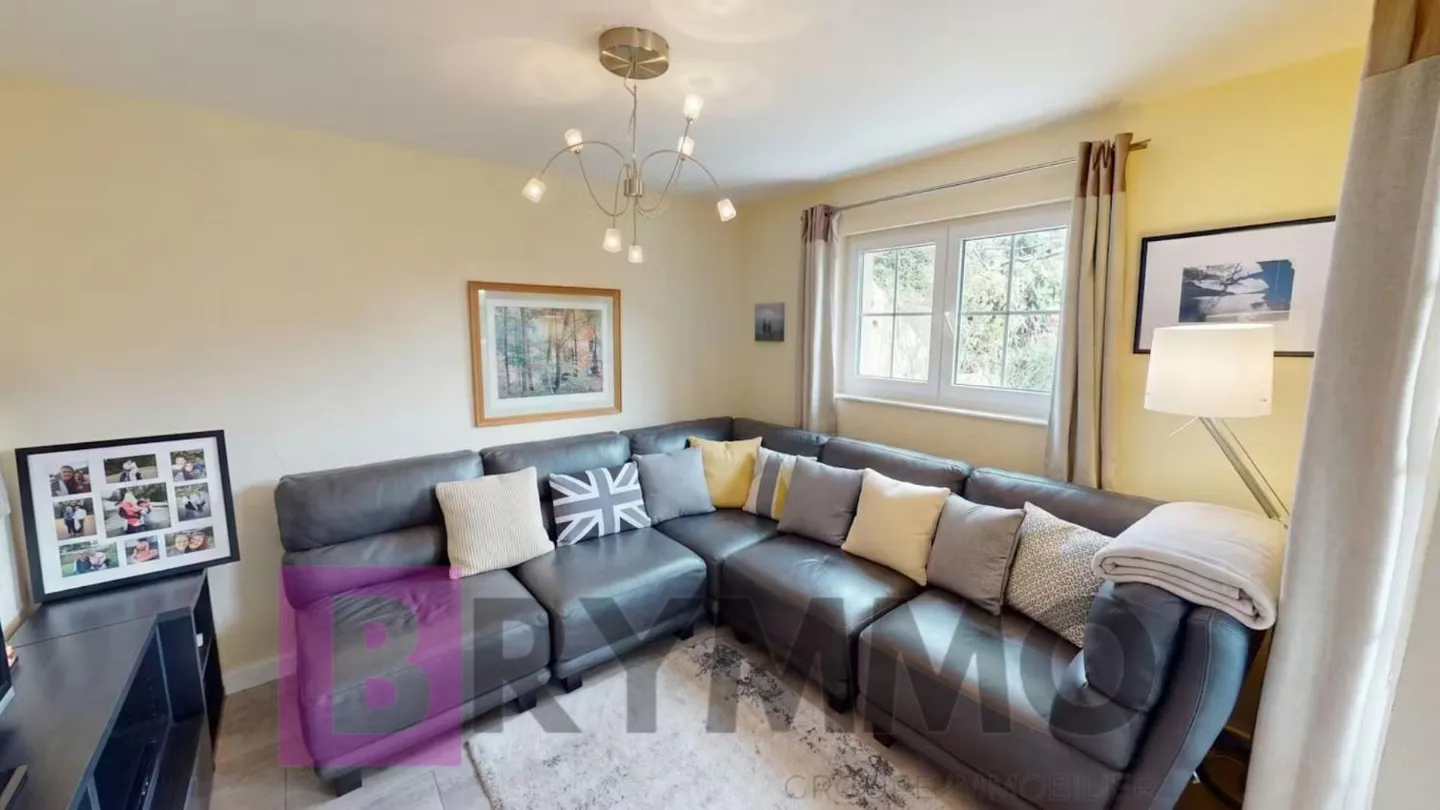 Semi-Detached House with 5.5 Rooms in the Heart of the City - Photo 6 of 19