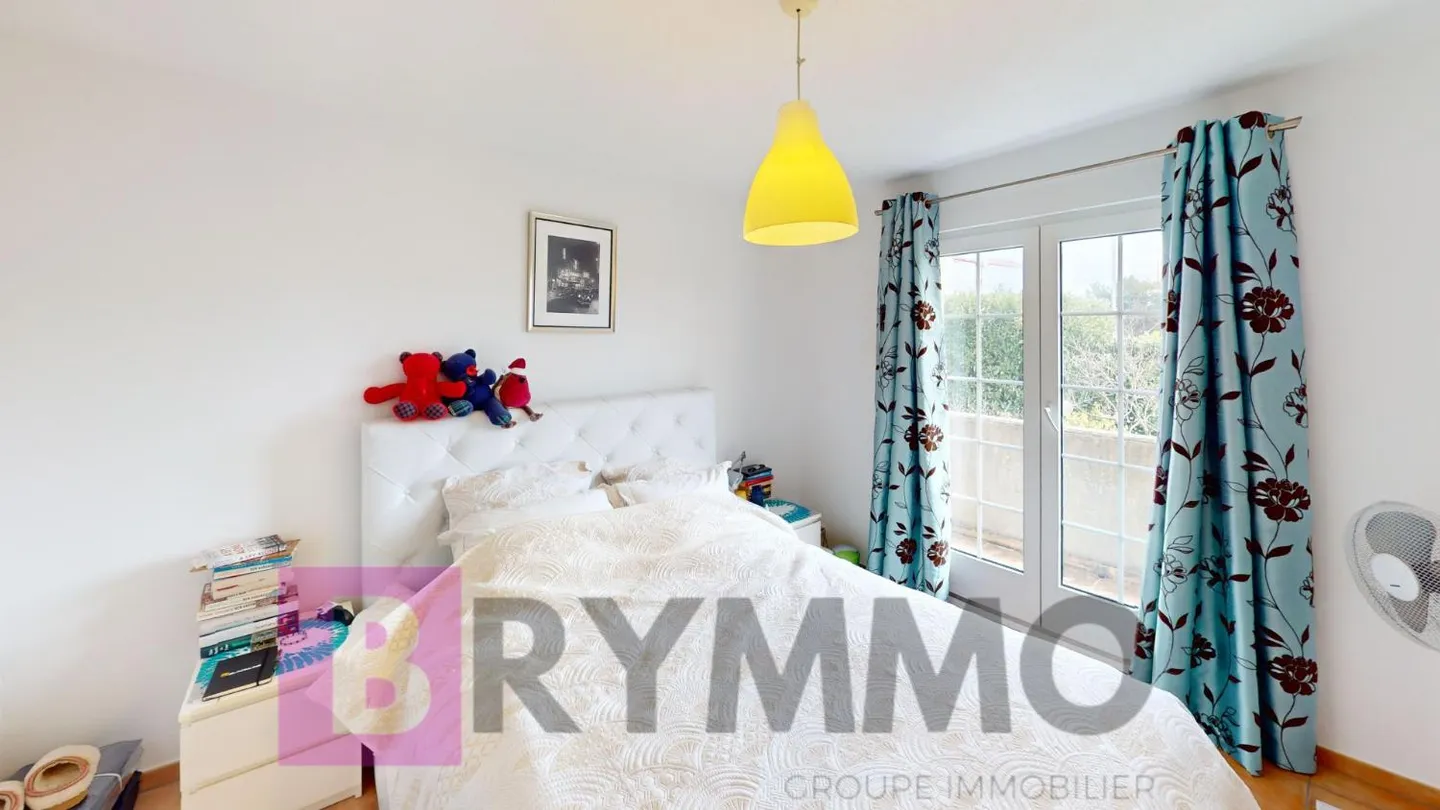 Semi-Detached House with 5.5 Rooms in the Heart of the City - Photo 7 of 19