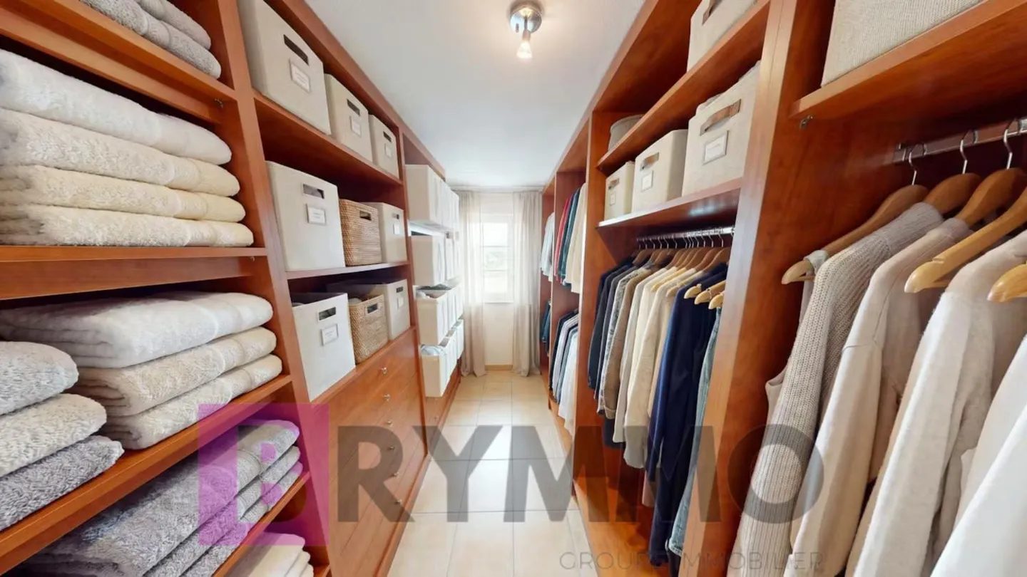 Semi-Detached House with 5.5 Rooms in the Heart of the City - Photo 9 of 19
