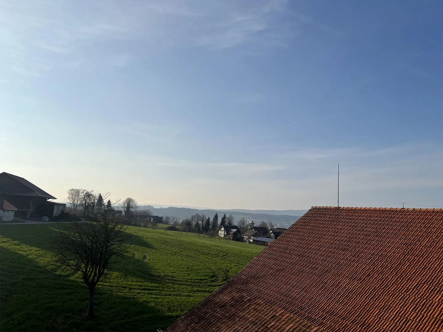 Charming 4.5 Room Apartment with Balcony and a Lot of Living Feel in Rotkreuz - Photo 2 of 15