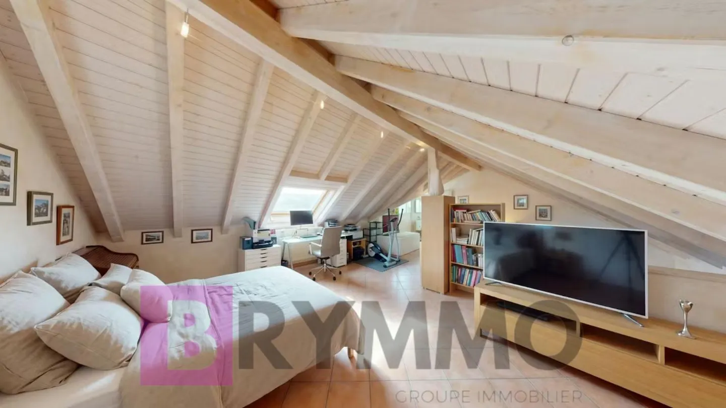 Semi-Detached House with 5.5 Rooms in the Heart of the City - Photo 12 of 19