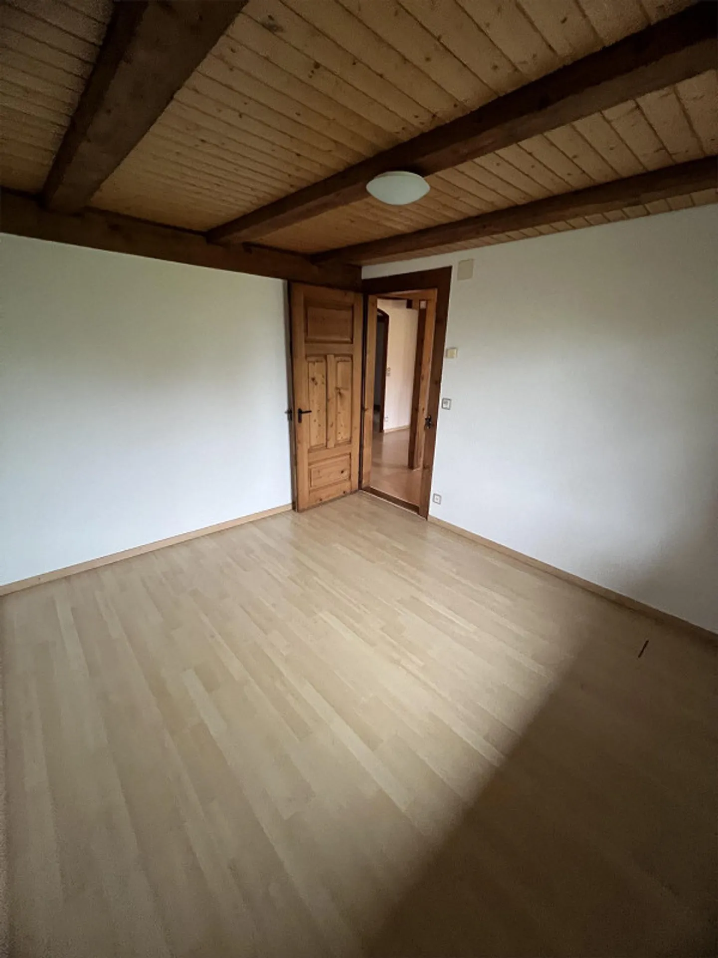 Charming 4.5 Room Apartment with Balcony and a Lot of Living Feel in Rotkreuz - Photo 5 of 15