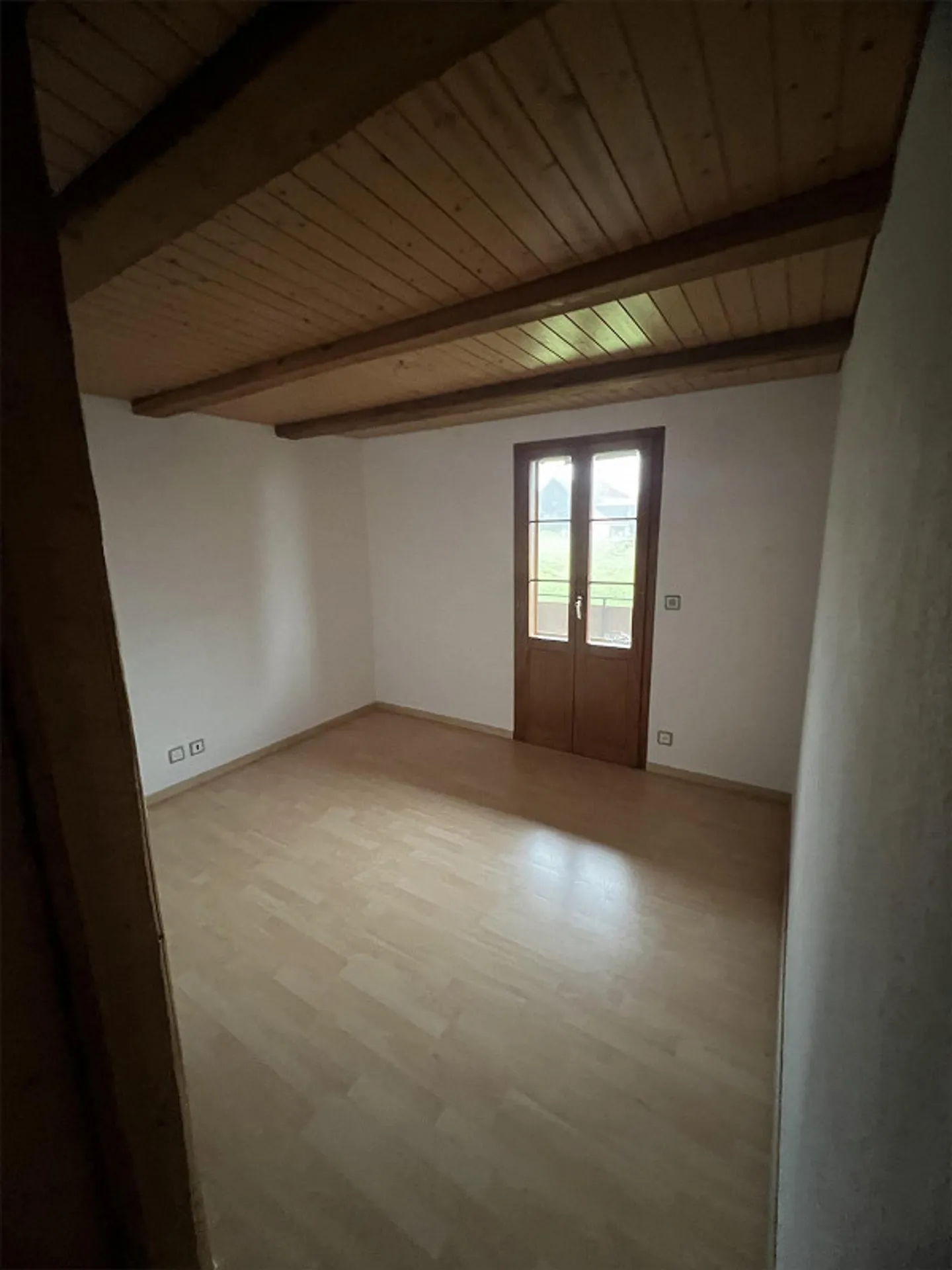 Charming 4.5 Room Apartment with Balcony and a Lot of Living Feel in Rotkreuz - Photo 8 of 15