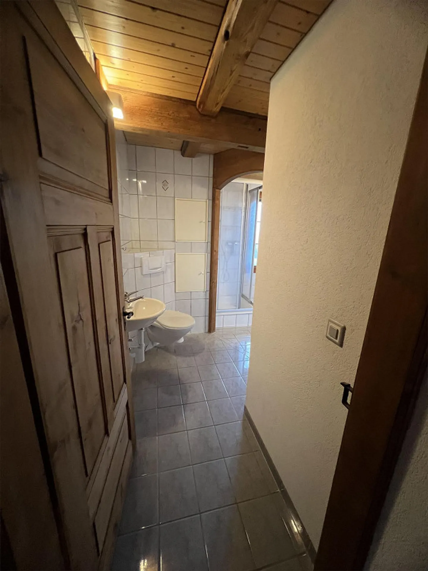 Charming 4.5 Room Apartment with Balcony and a Lot of Living Feel in Rotkreuz - Photo 10 of 15