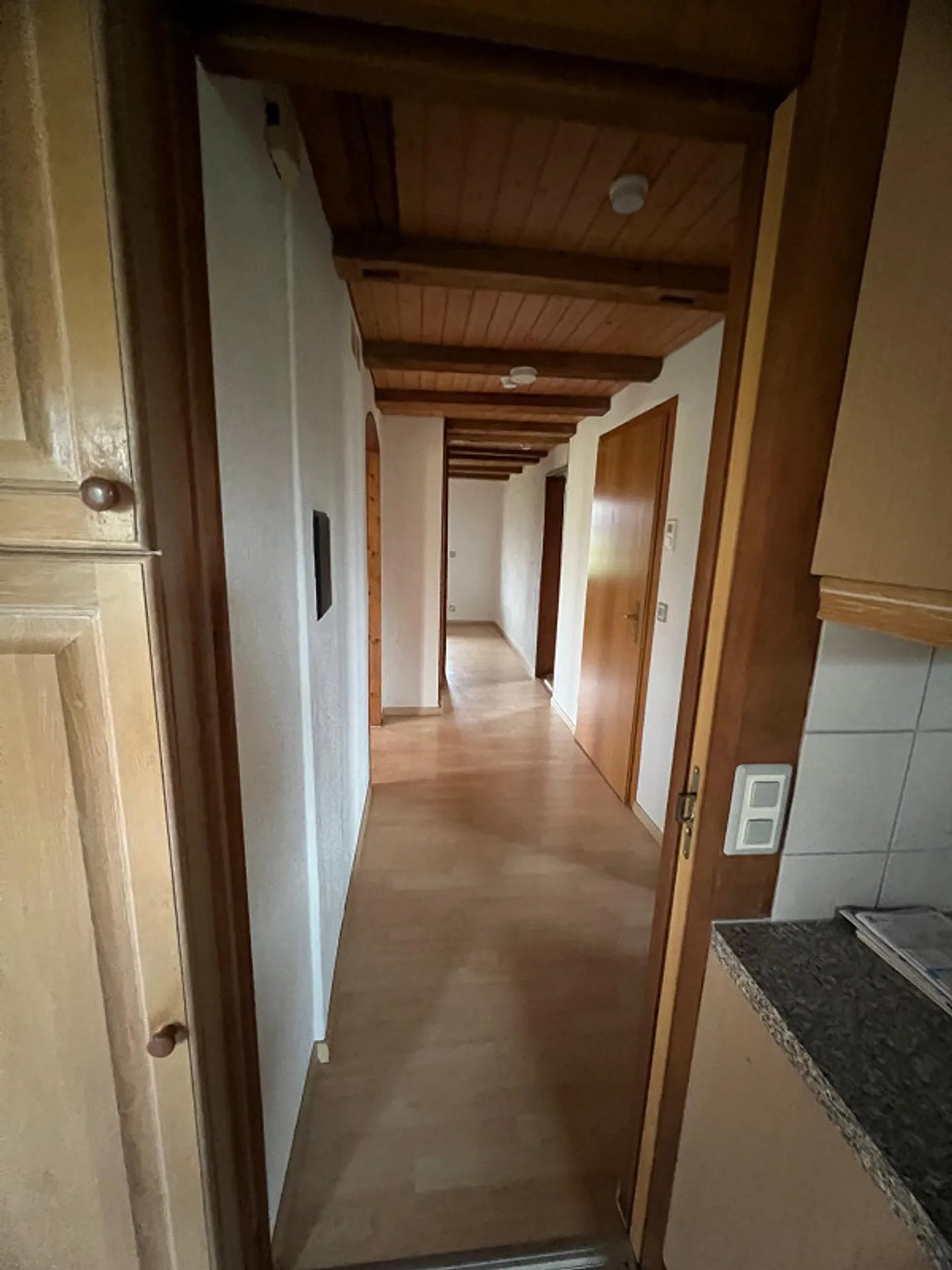 Charming 4.5 Room Apartment with Balcony and a Lot of Living Feel in Rotkreuz - Photo 13 of 15