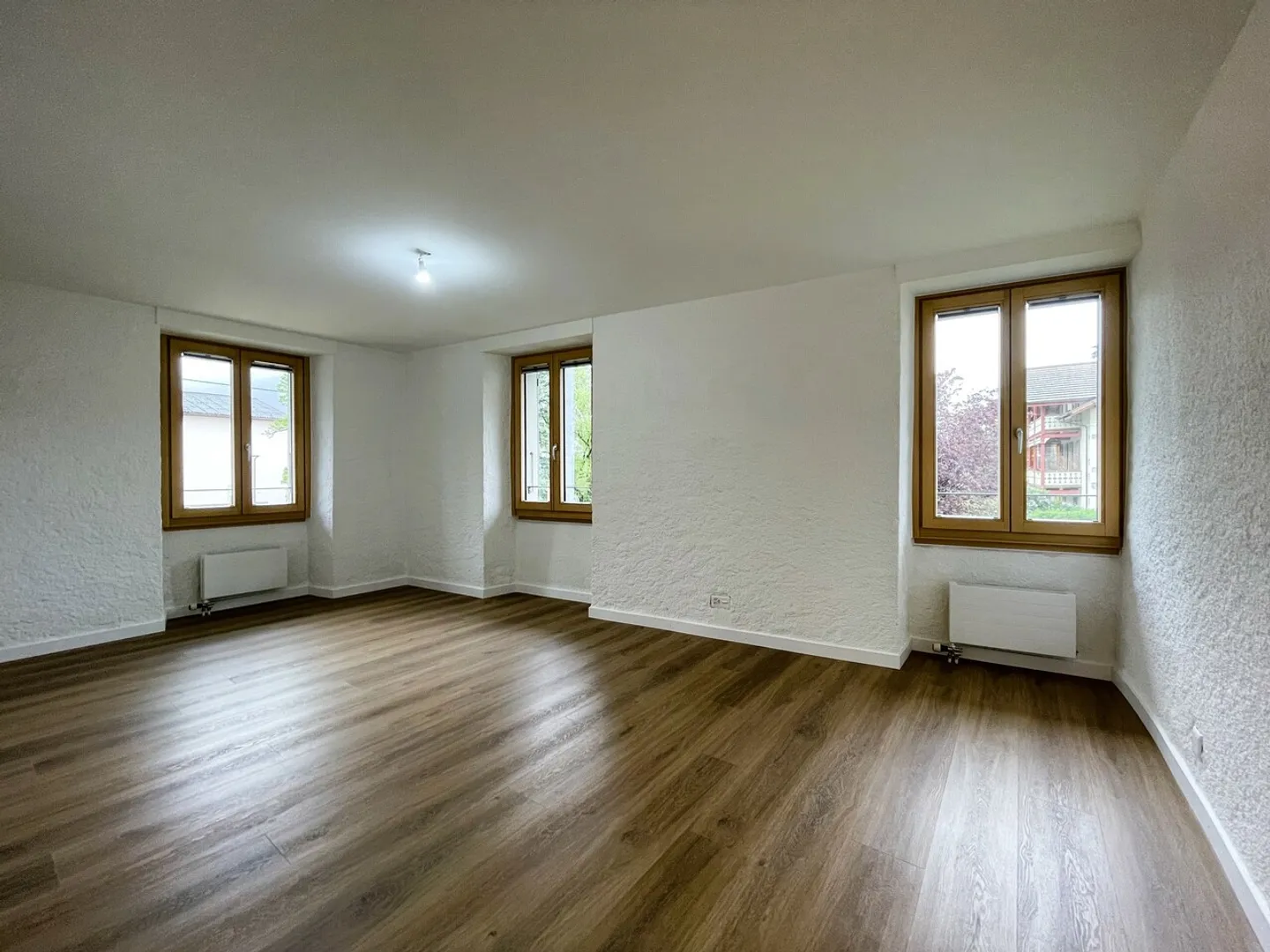 Bright 3-room apartment just steps from the city center and close to the train station - Photo 4 of 9