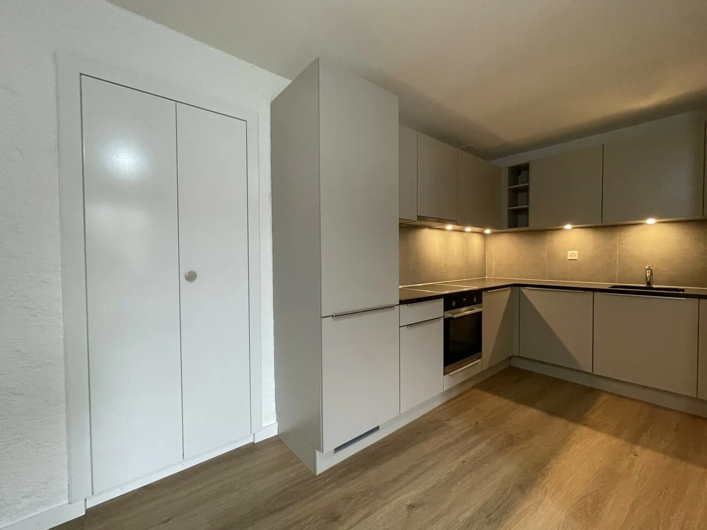 Bright 3-room apartment just steps from the city center and close to the train station - Photo 3 of 9