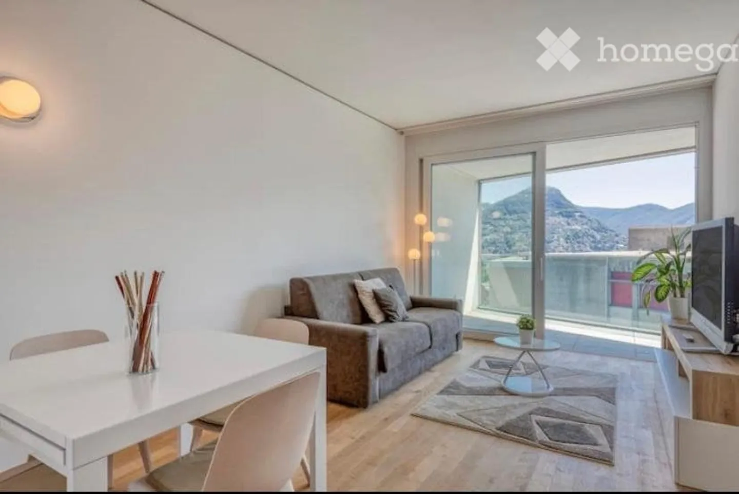 Modern 2.5-room apartment furnished in Lugano - Photo 1 of 13