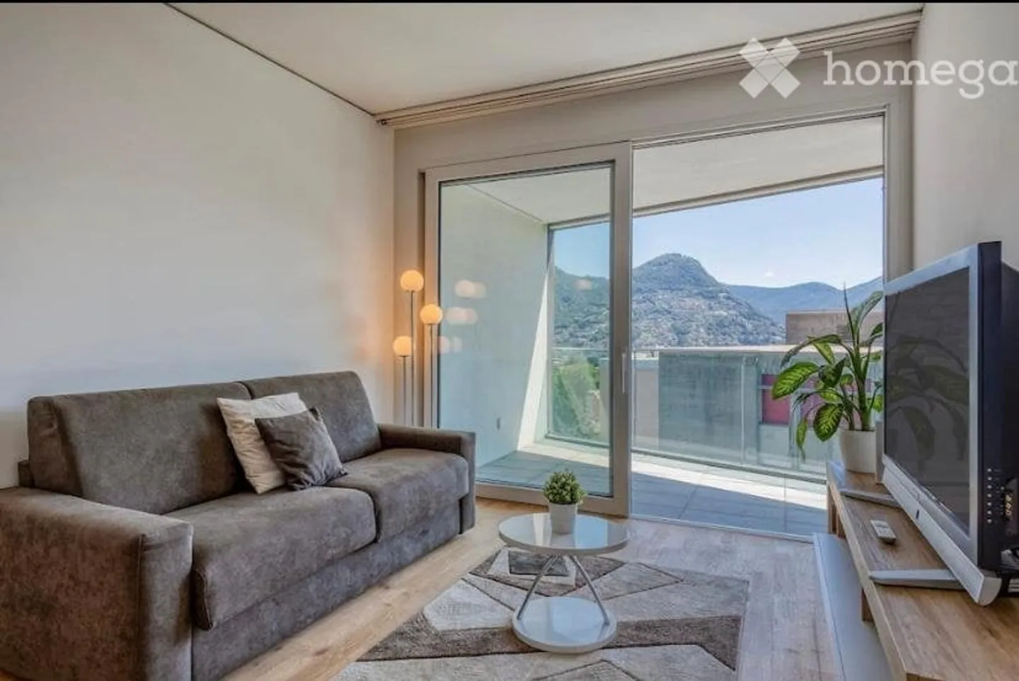 Modern 2.5-room apartment furnished in Lugano - Photo 2 of 13