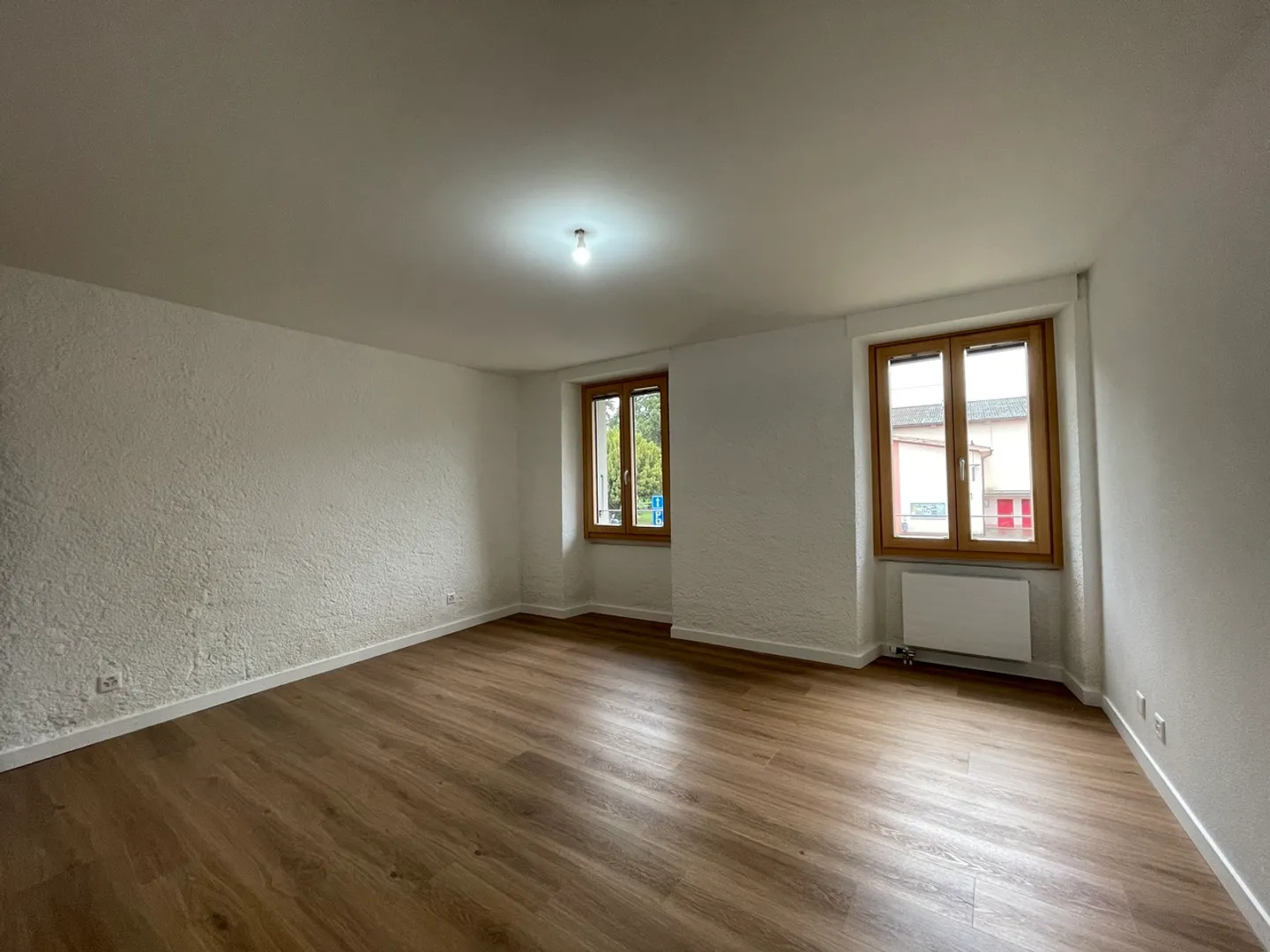 Bright 3-room apartment just steps from the city center and close to the train station - Photo 6 of 9