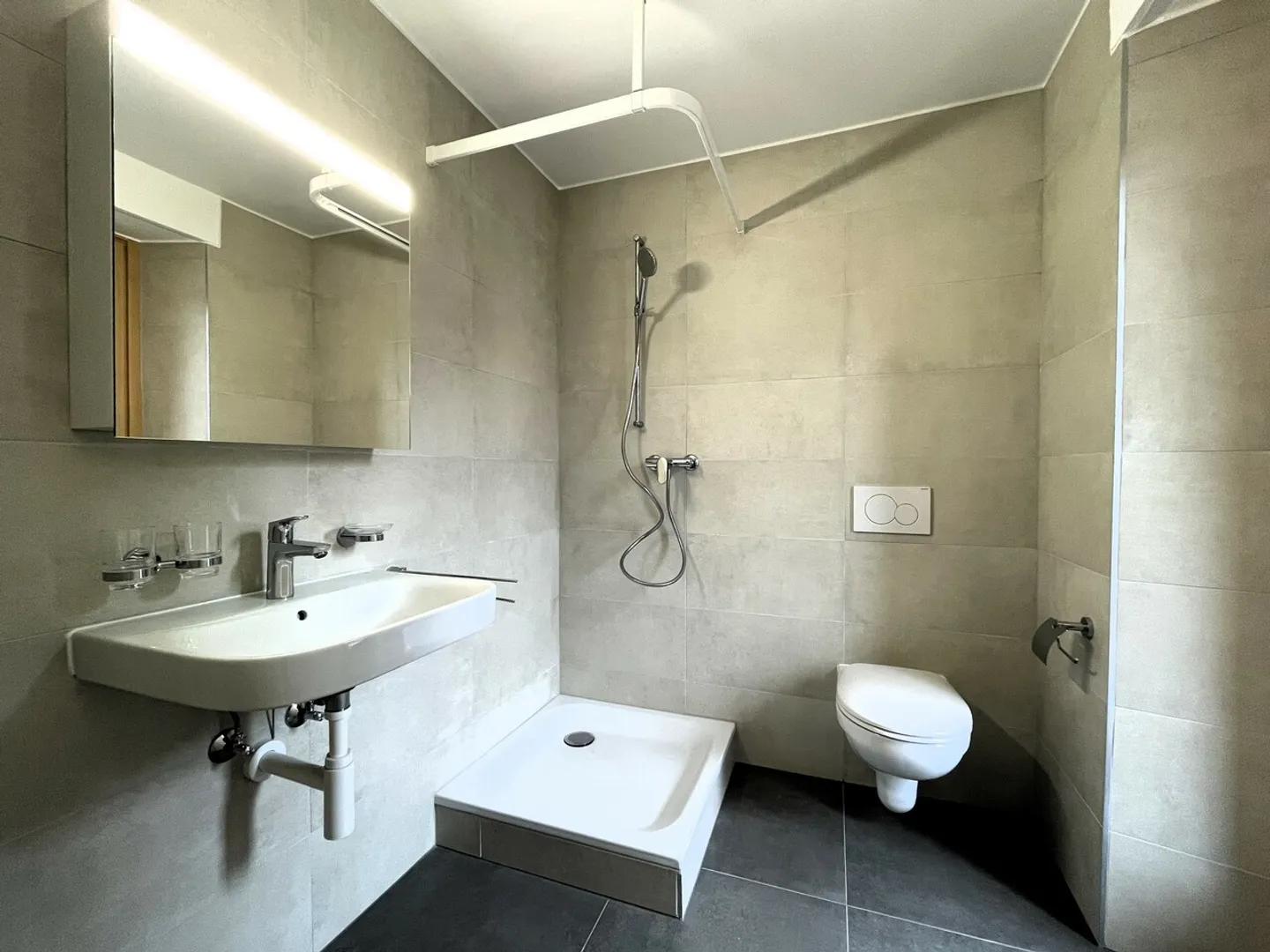 Bright 3-room apartment just steps from the city center and close to the train station - Photo 8 of 9