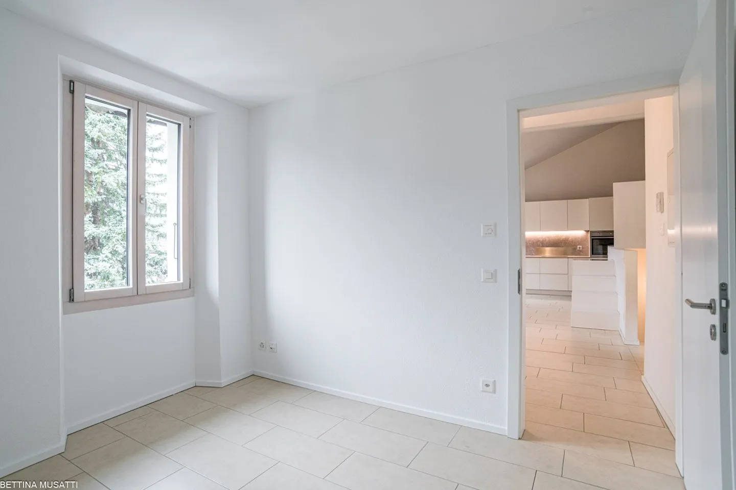 MELANO – 3.5 Rooms Renovated with Modern Comfort - Photo 7 of 13