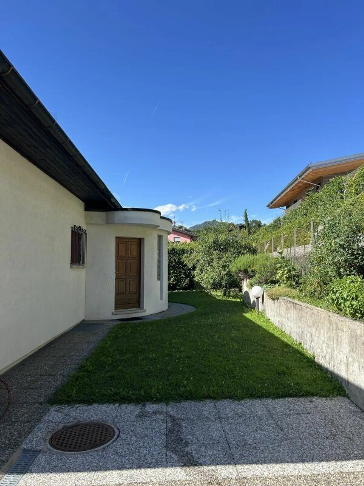 Cadempino | 4.5 | Pigione 1'900 | SPESE 400 | Posteggio esterno 70 ... - Foto 1 di 8