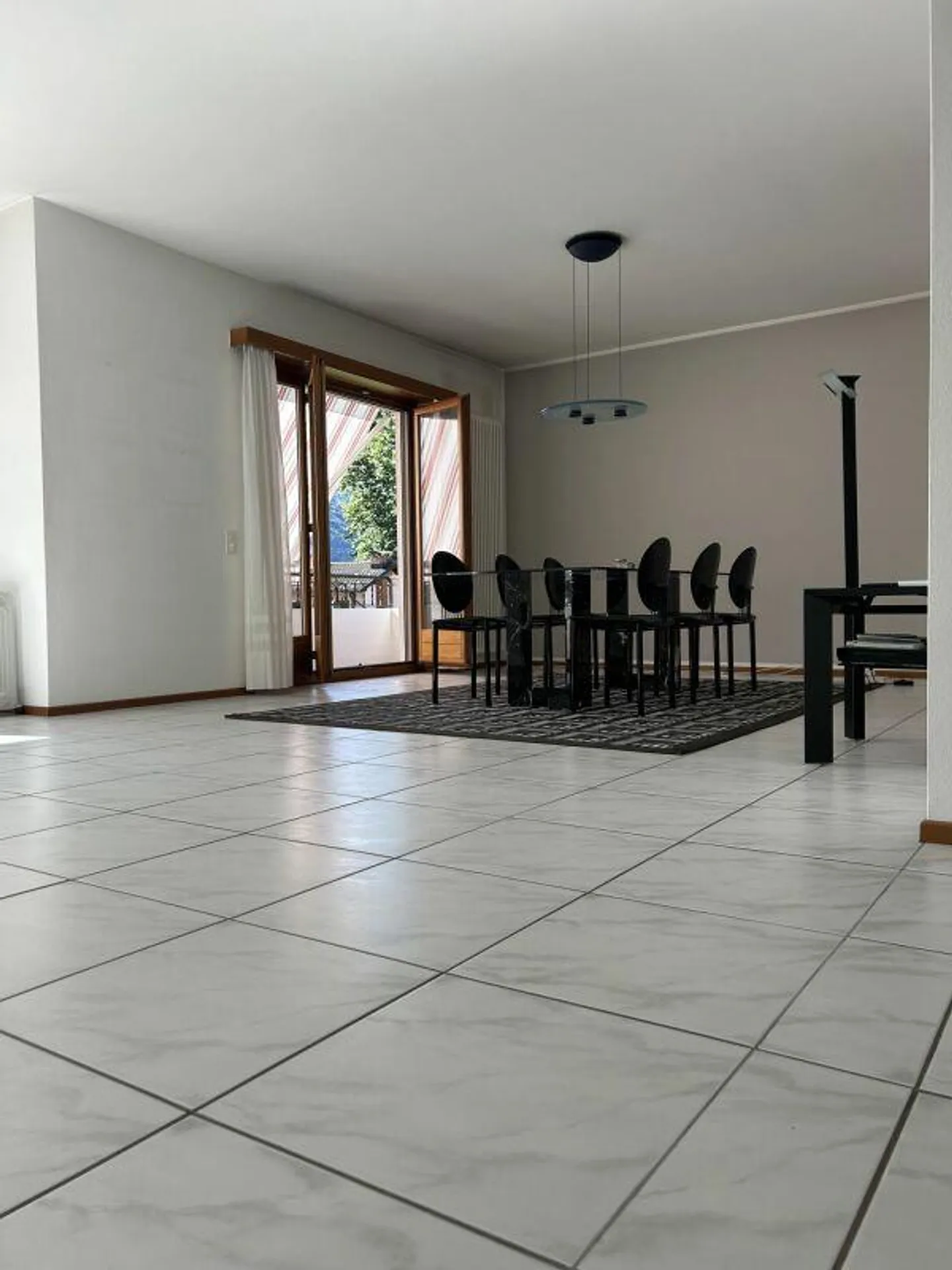 Cadempino | 4.5 | Pigione 1'900 | SPESE 400 | Posteggio esterno 70 ... - Foto 3 di 8