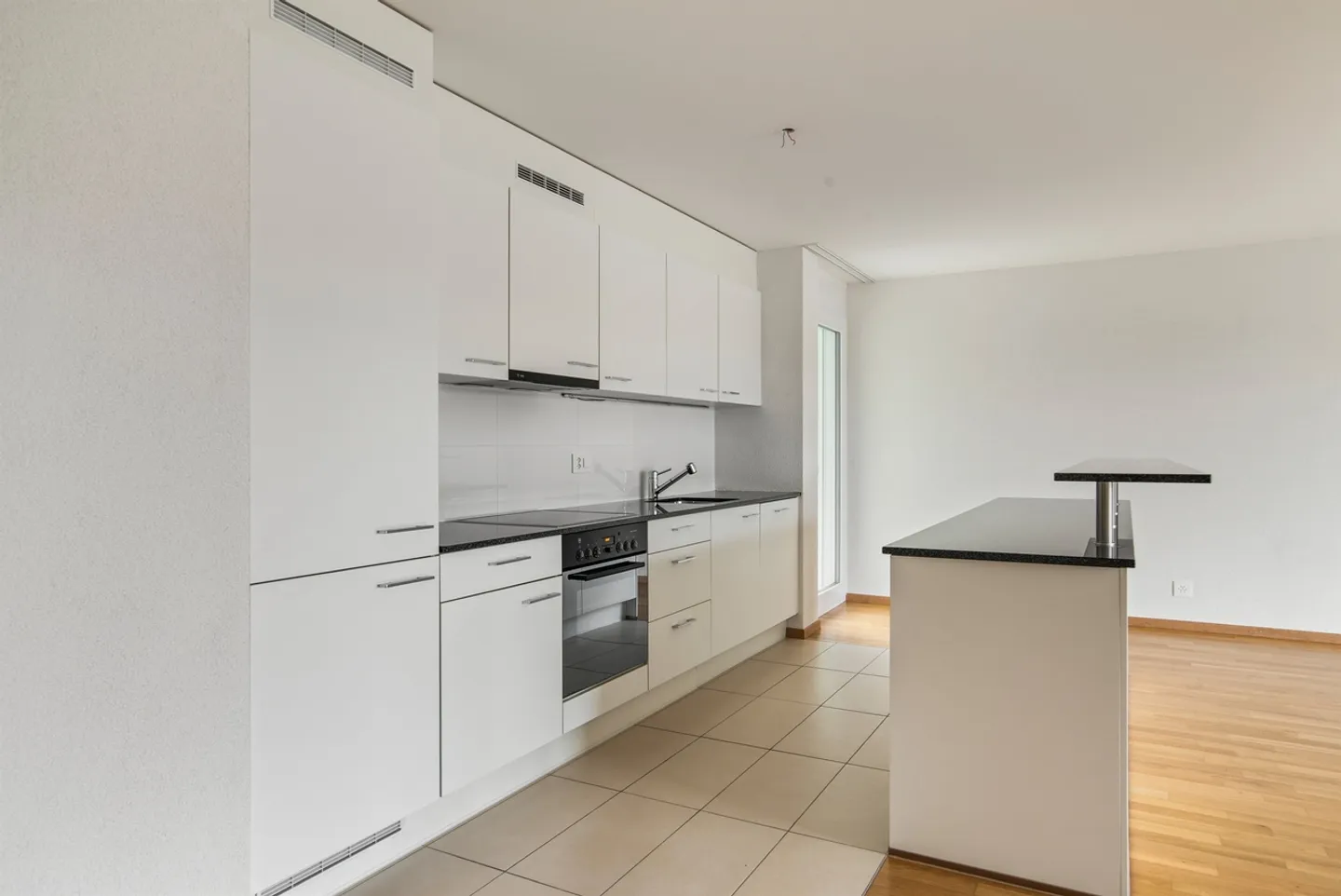 Apartment with Charm - Photo 4 of 10