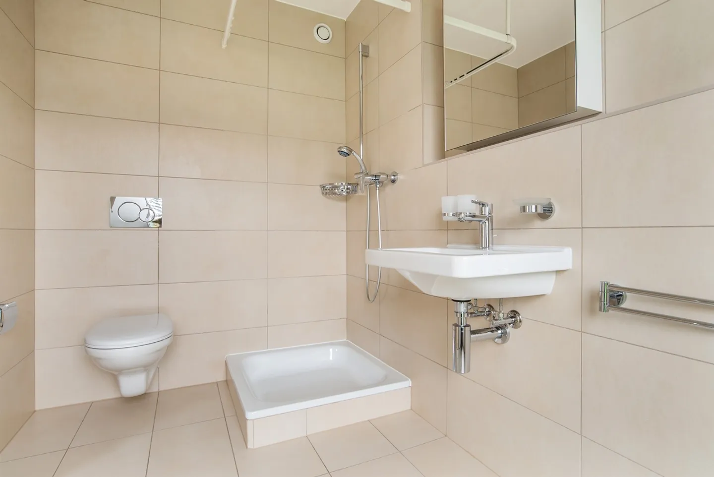 Apartment with Charm - Photo 9 of 10
