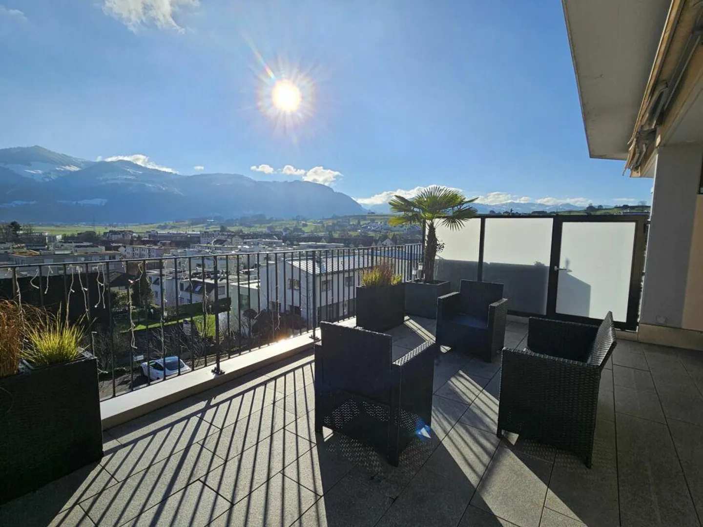 Appartement en duplex exclusif de 5,5 pièces dans un emplacement sud dégagé... - Photo 2 sur 20