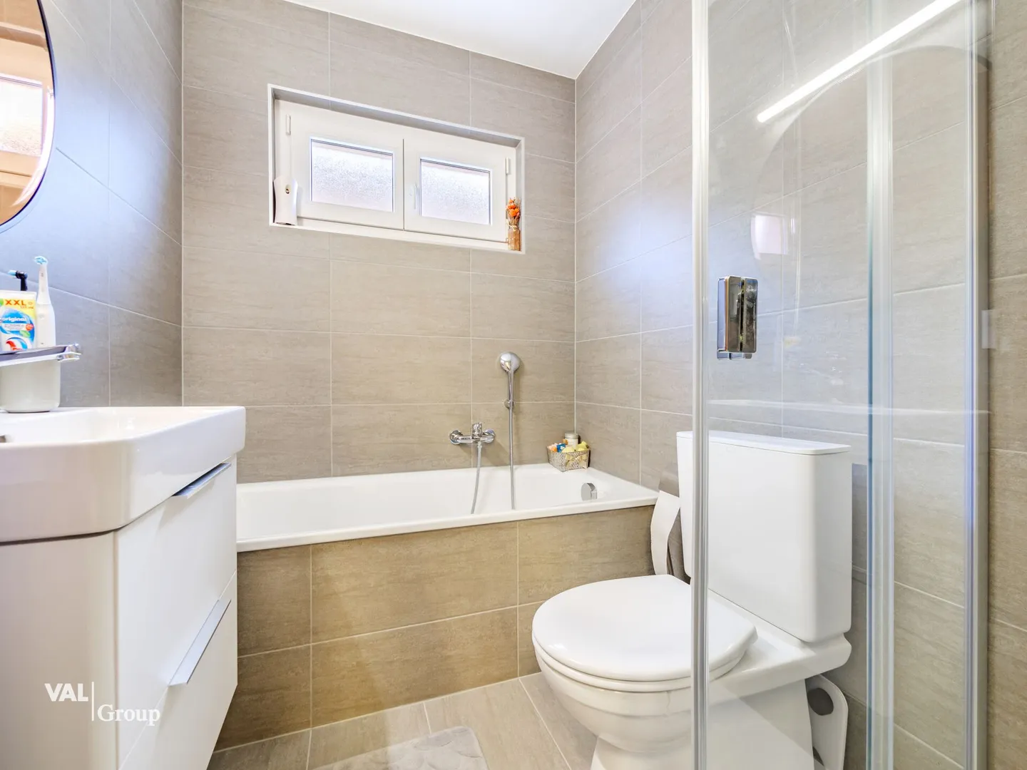 Bellissimo appartamento ristrutturato di 4.5 locali in un quartiere tranquillo - Foto 9 di 14