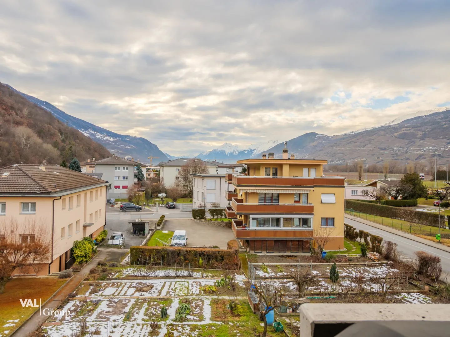 Bellissimo appartamento ristrutturato di 4.5 locali in un quartiere tranquillo - Foto 12 di 14