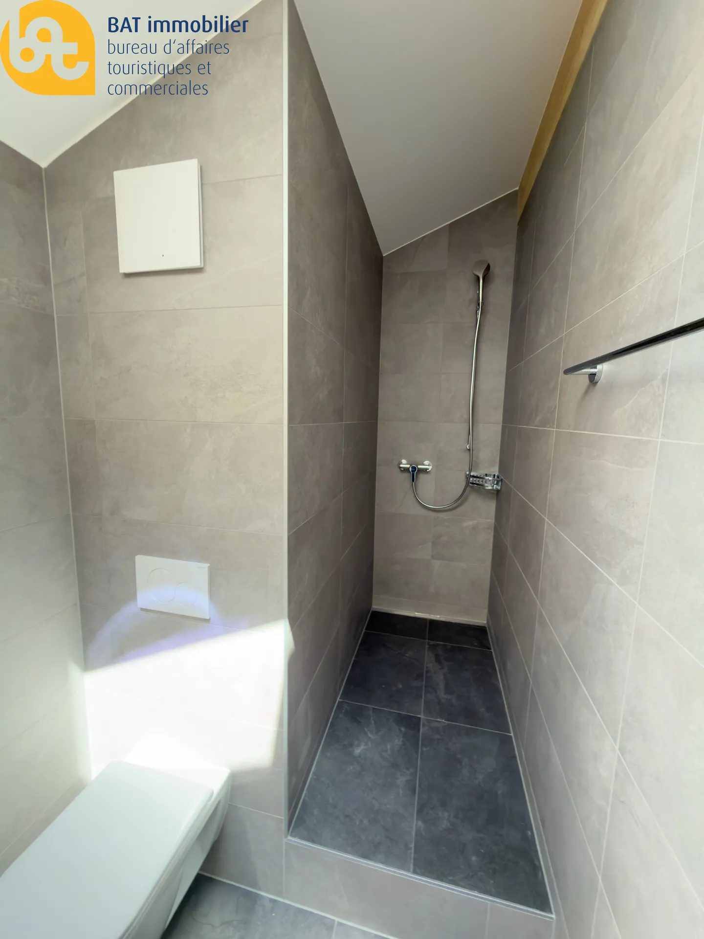 Echères E203 - Photo 2 of 2