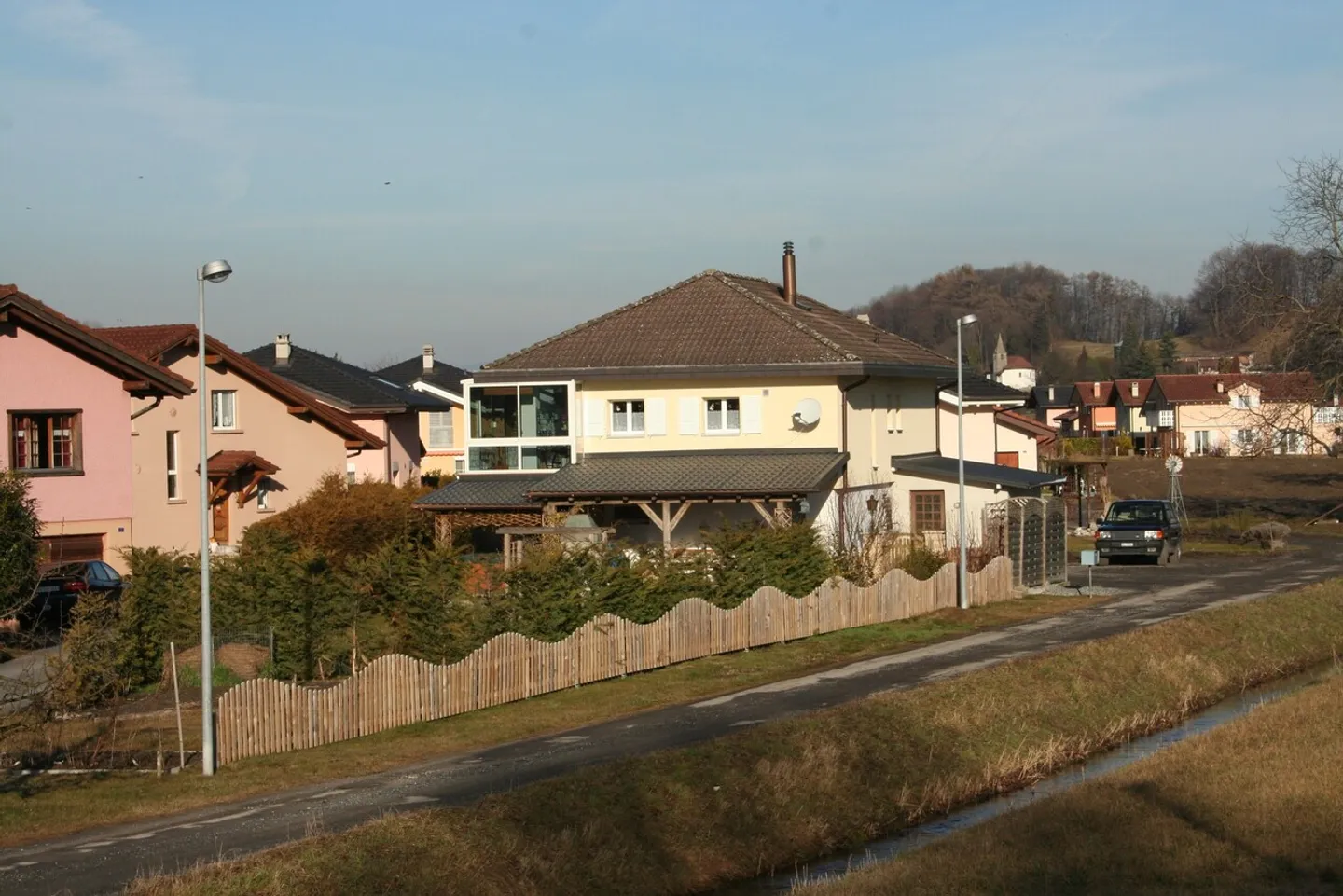 Grande casa con 2 appartamenti con 3,5 stanze su 672 m2 - Foto 2 di 32