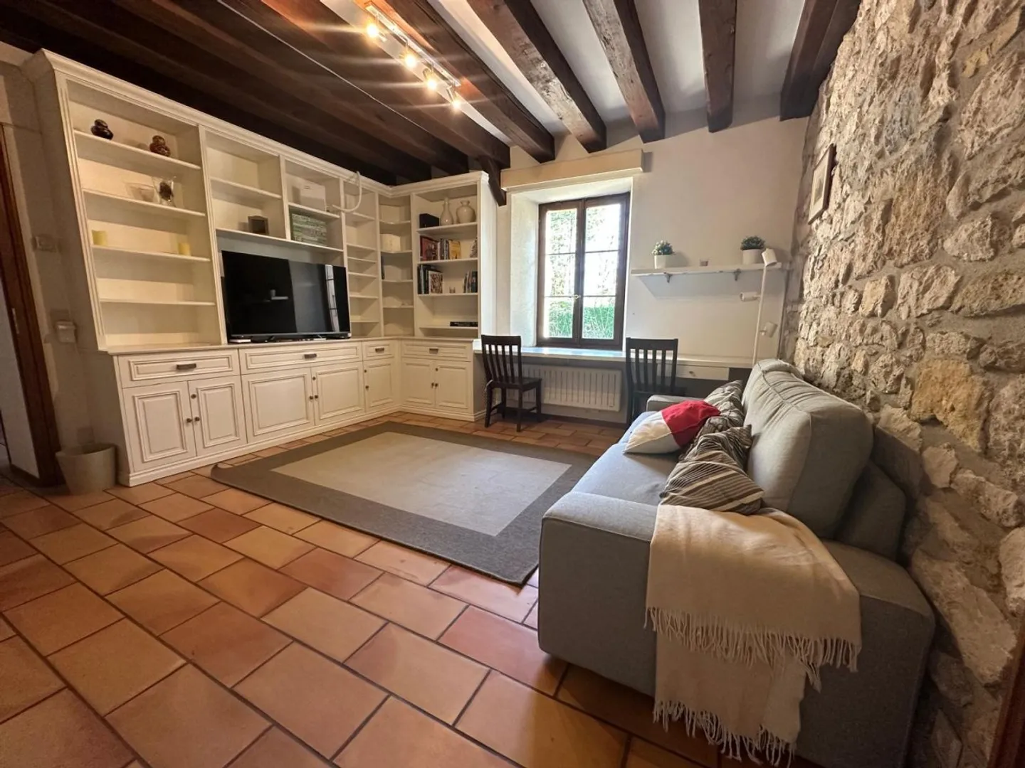 Prächtiges Einfamilienhaus / 5 Schlafzimmer / 3 Badezimmer / Garten - Foto 6 von 13