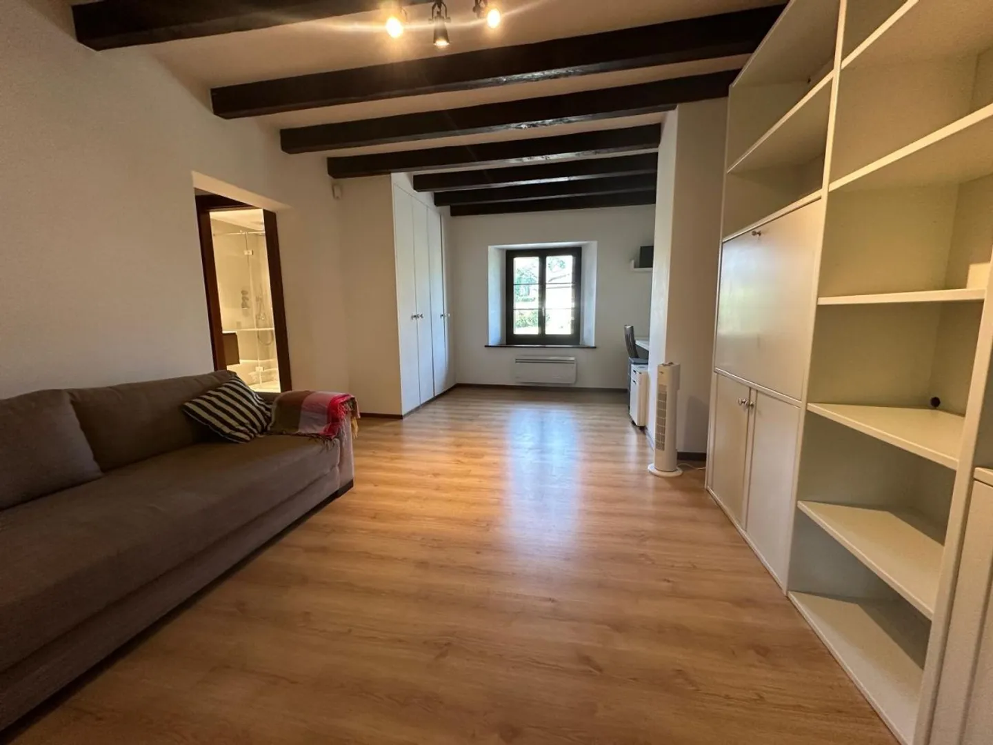 Prächtiges Einfamilienhaus / 5 Schlafzimmer / 3 Badezimmer / Garten - Foto 9 von 13