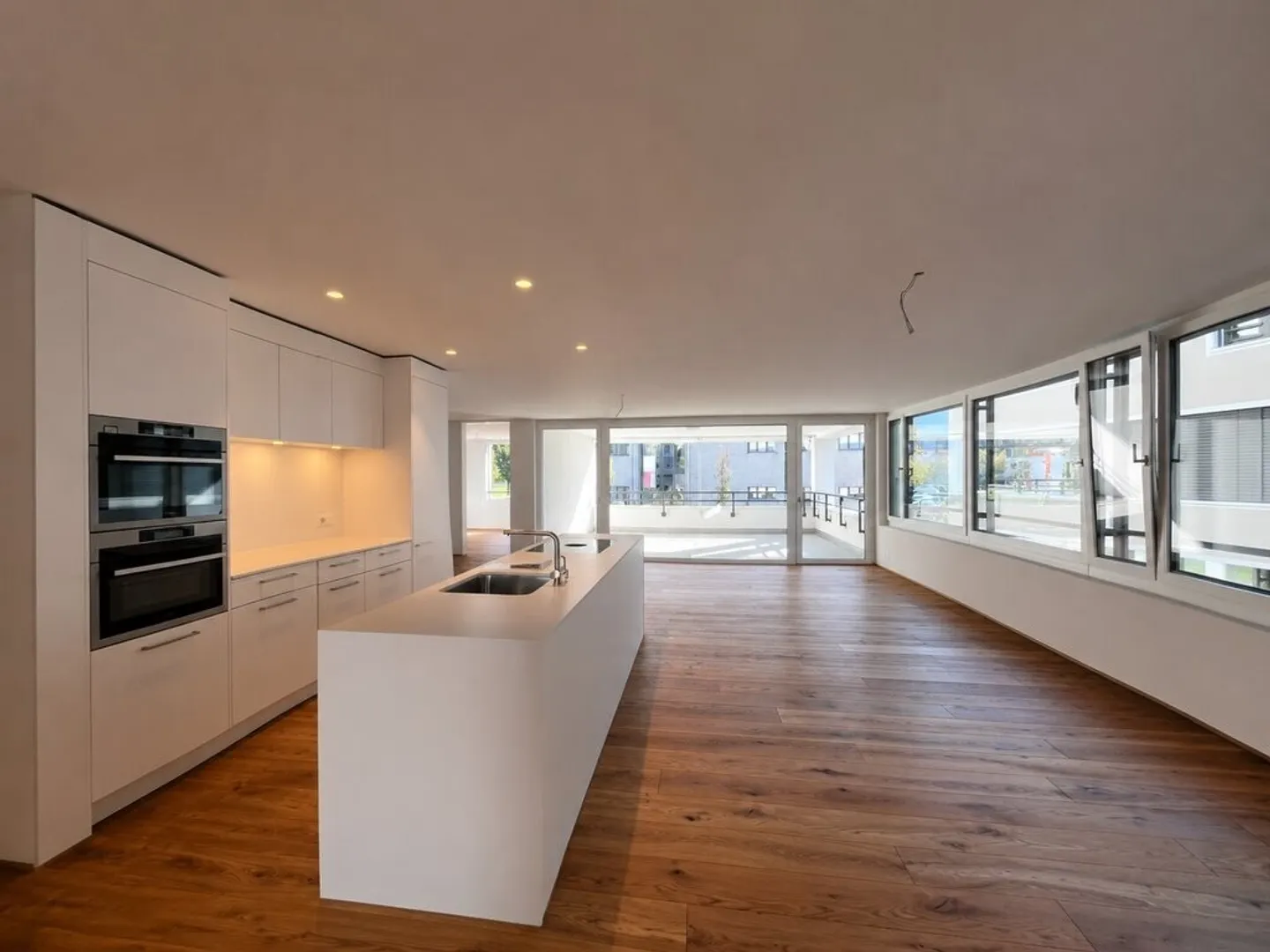 Appartement attrayant de 4,5 pièces dans un emplacement central à Cazis - Photo 1 sur 10
