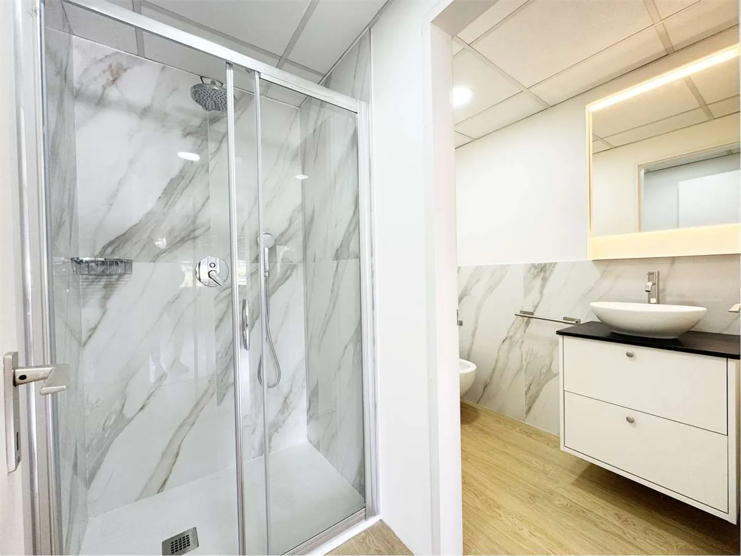 Appartamento 3.5 locali nel centro di Lugano con vista parziale sul lago - Foto 4 di 5