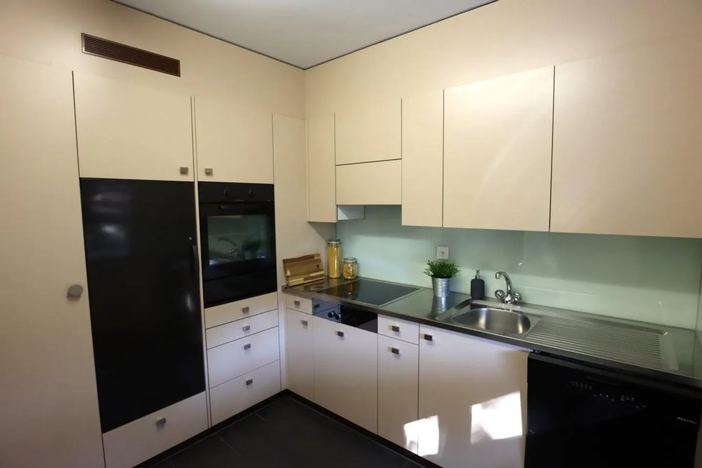 Your new home in Gellert with hobby room and private washing tower - Photo 2 of 8