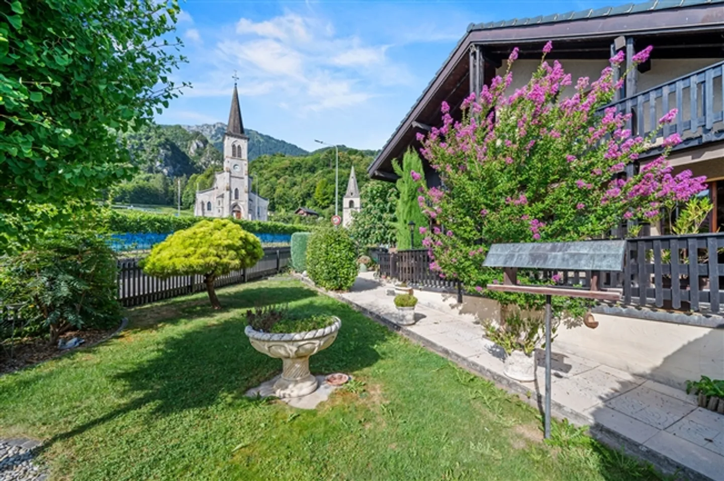 Large single-family house in Vionnaz - more than 220 m² - Photo 3 of 18