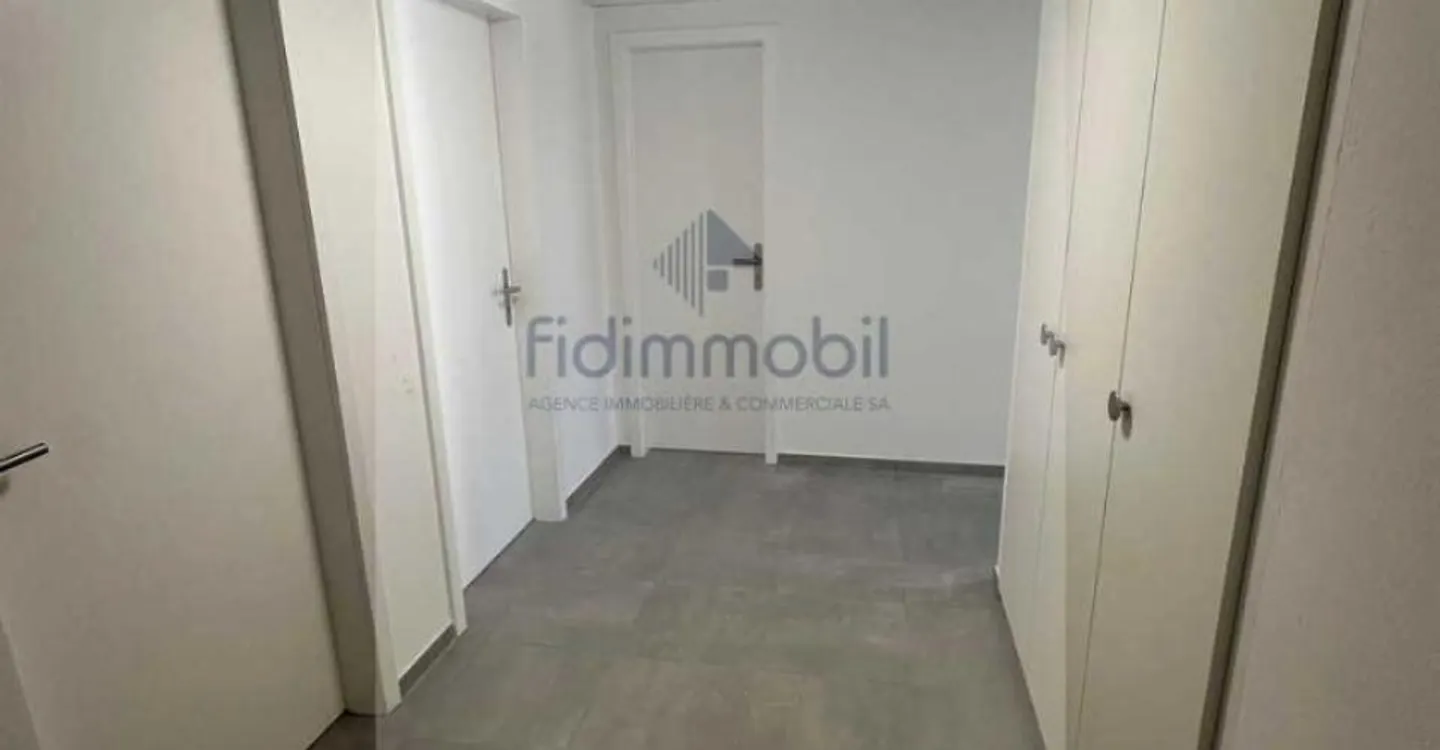 Appartement Rénové dans Quartier Calme - Photo 3 sur 9