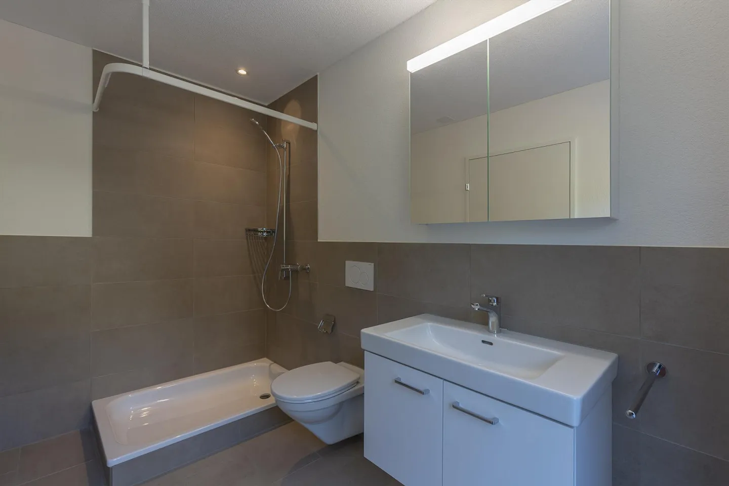 Modern Penthouse Apartment with Sun Terrace - Photo 5 of 10