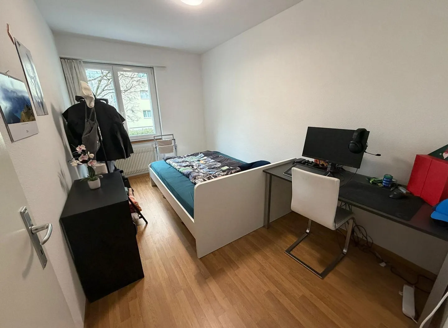 Bright Room in Student Shared Flat: 15' from Bern Train Station - Photo 2 of 8