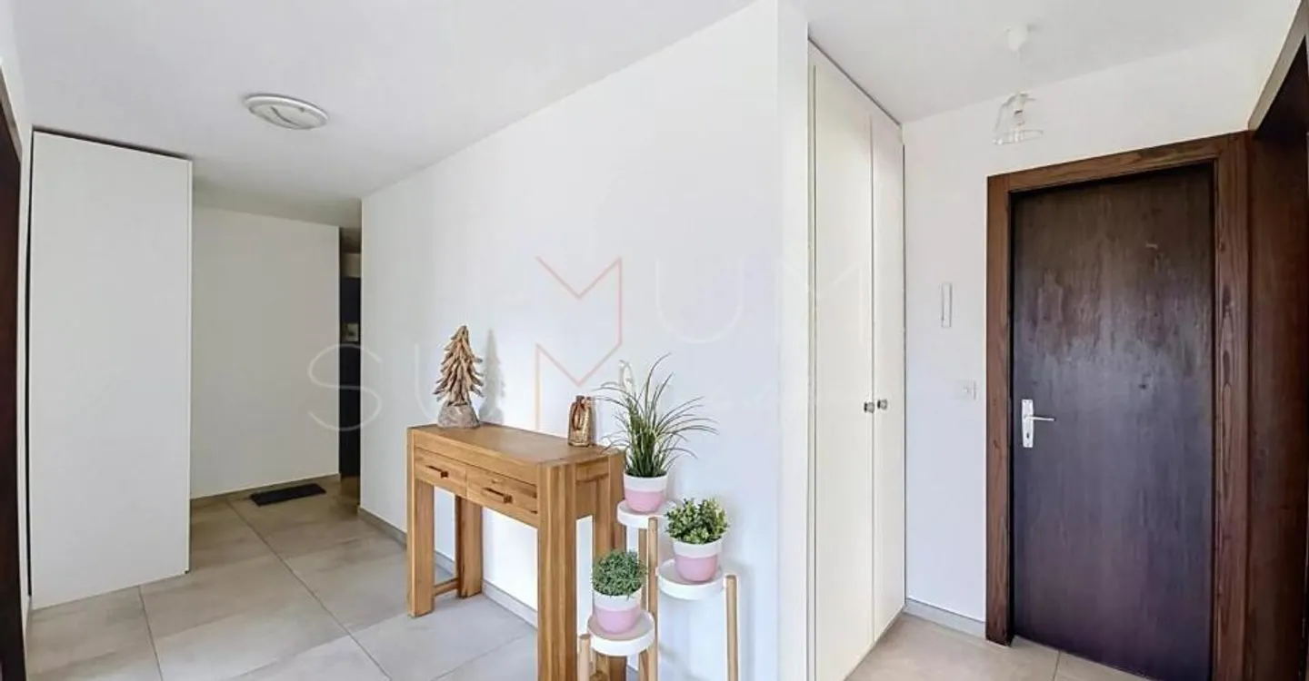 Appartement rénové avec jardin - Photo 4 sur 12
