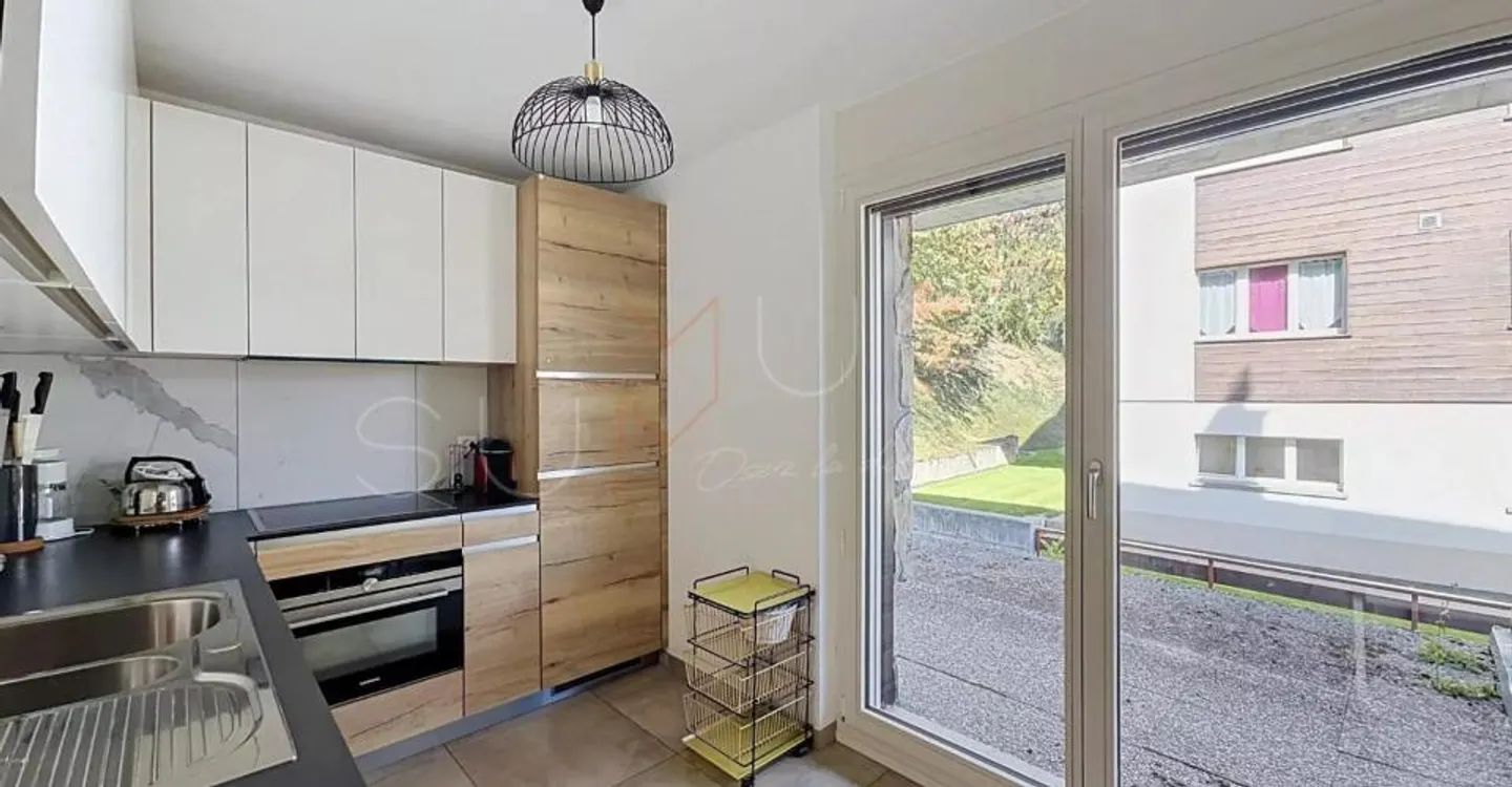 Appartement rénové avec jardin - Photo 5 sur 12