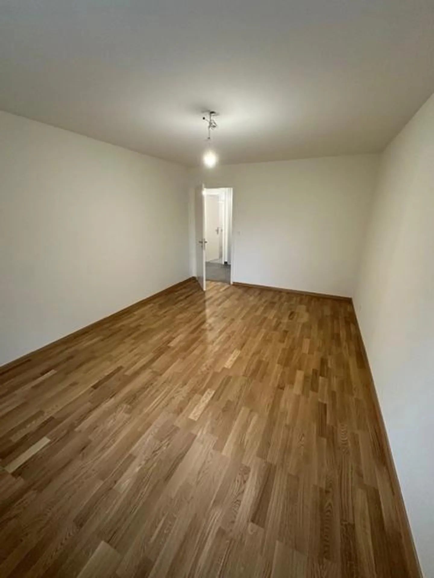 Appartement lumineux et spacieux de 2.5 pièces au cœur de Zurich Seebach - Photo 3 sur 9