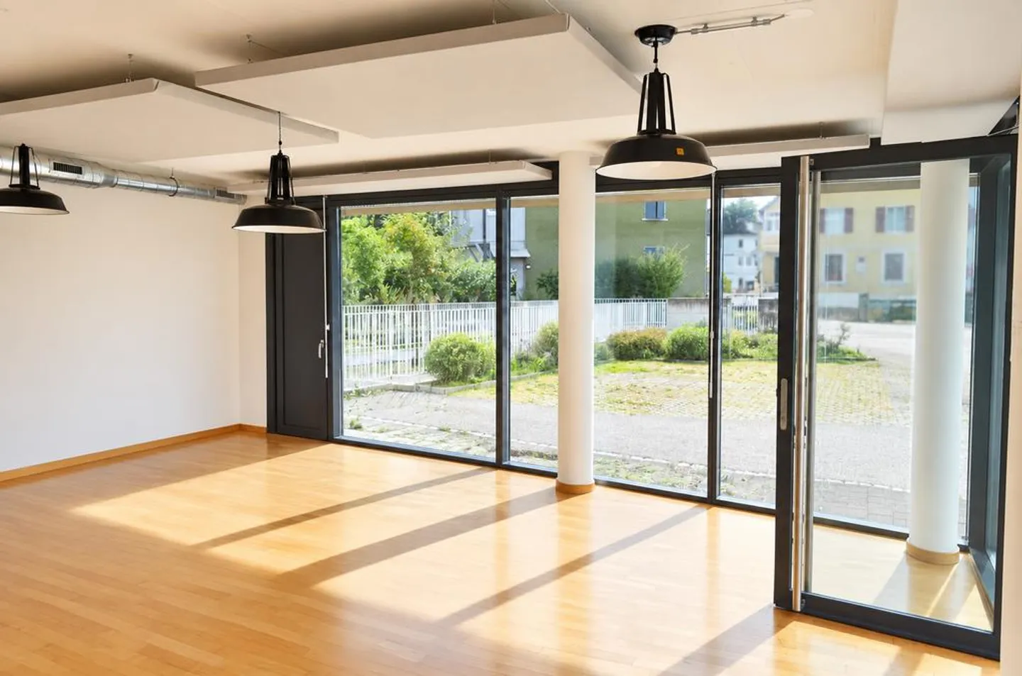 Compact commercial space ideal for practice, consulting or office - Photo 2 of 6
