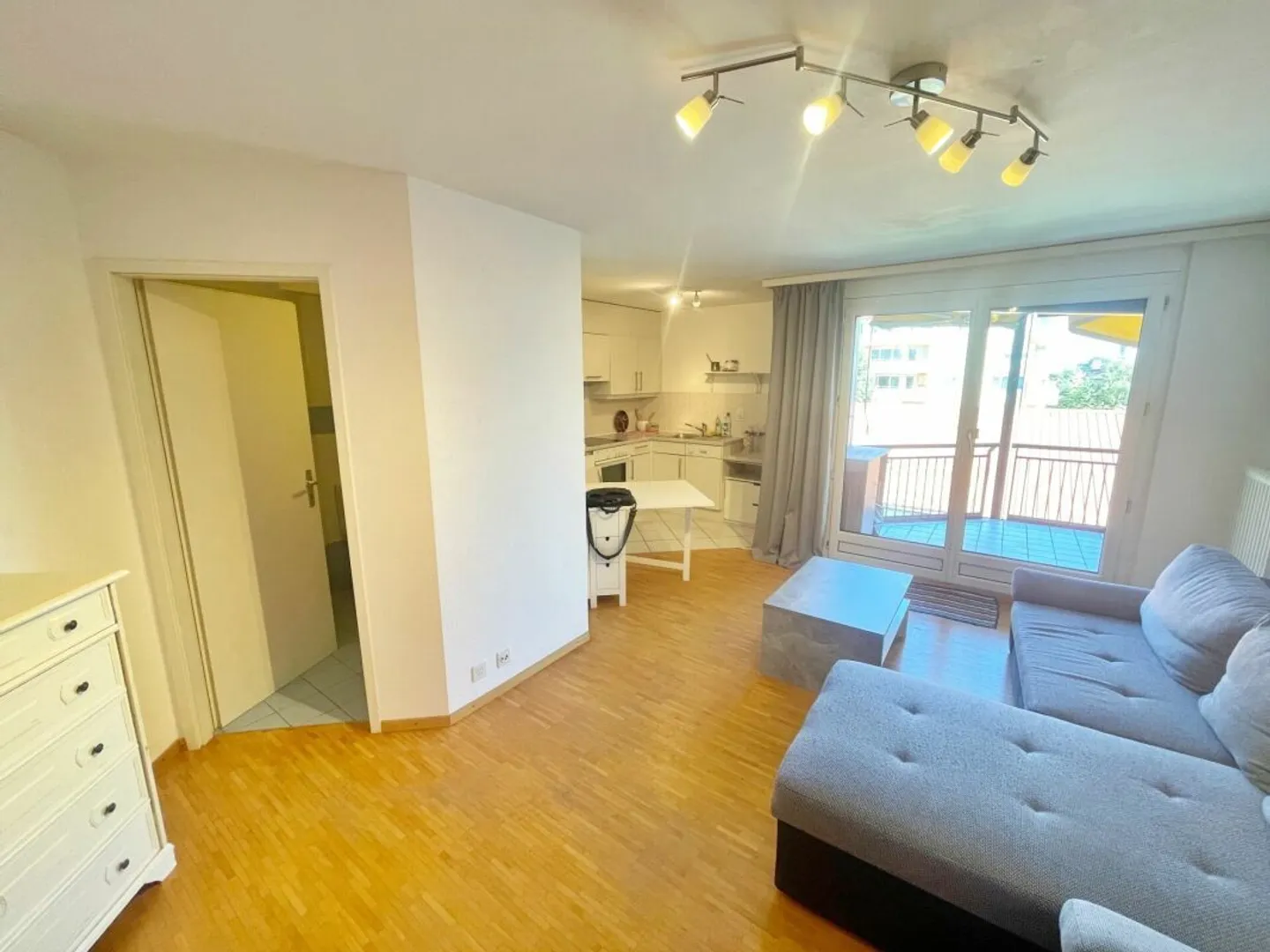 1.5 Room Apartment - Photo 3 of 18