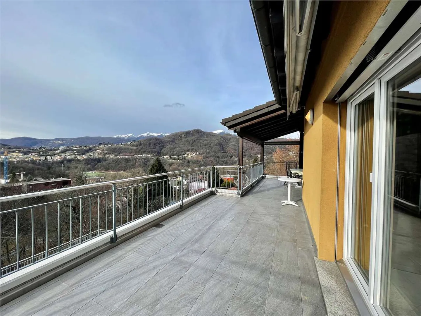 Villa with two residential units, pool and panoramic view - Cadro - Photo 3 of 13