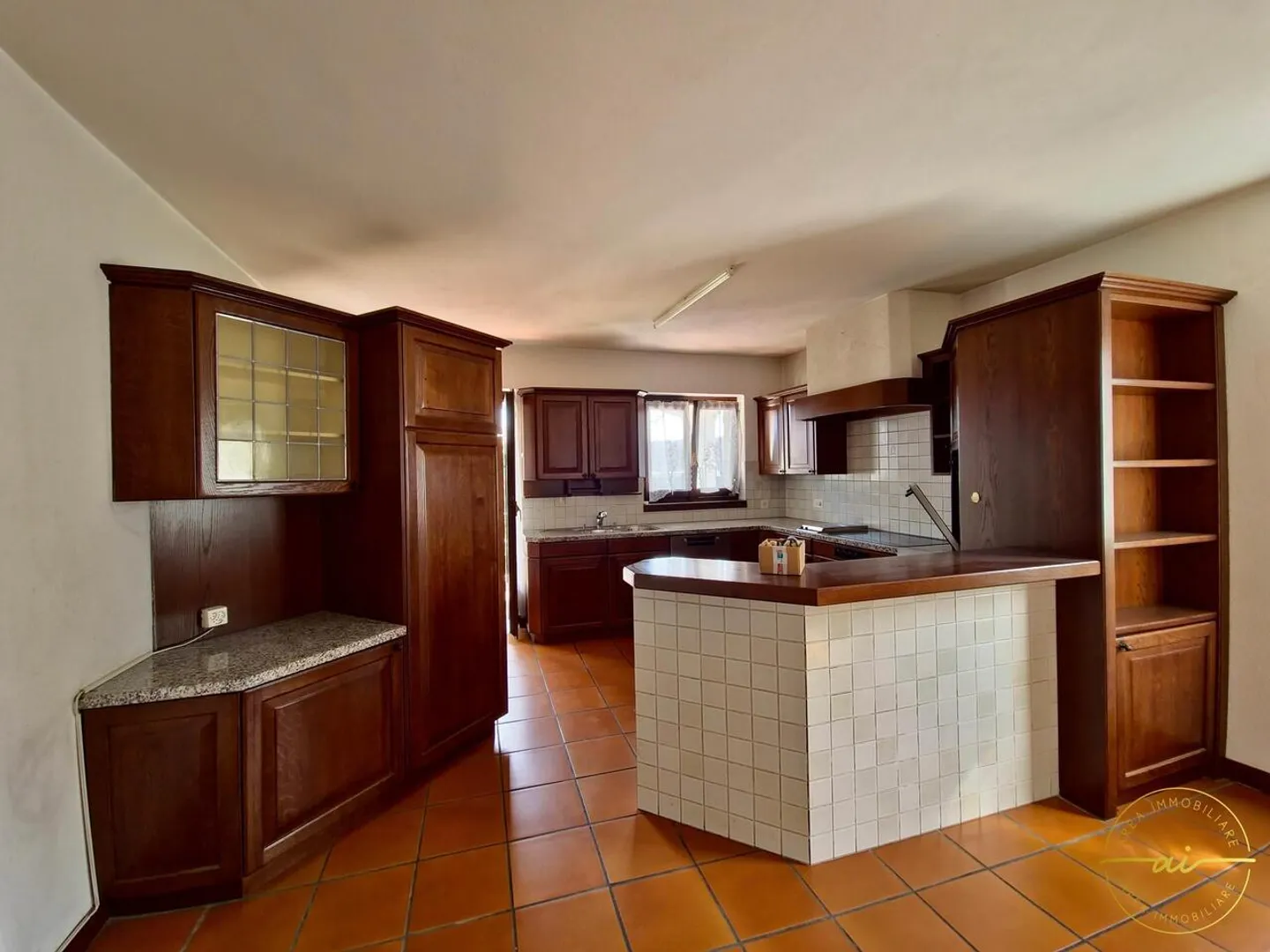 PRESTIGIOSA VILLA MEDITERRANEA CON GIARDINO E VISTA APERTA - Foto 5 di 13
