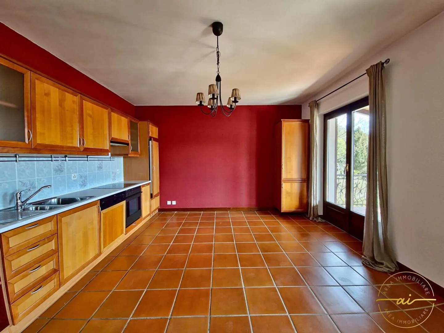 PRESTIGIOSA VILLA MEDITERRANEA CON GIARDINO E VISTA APERTA - Foto 6 di 13