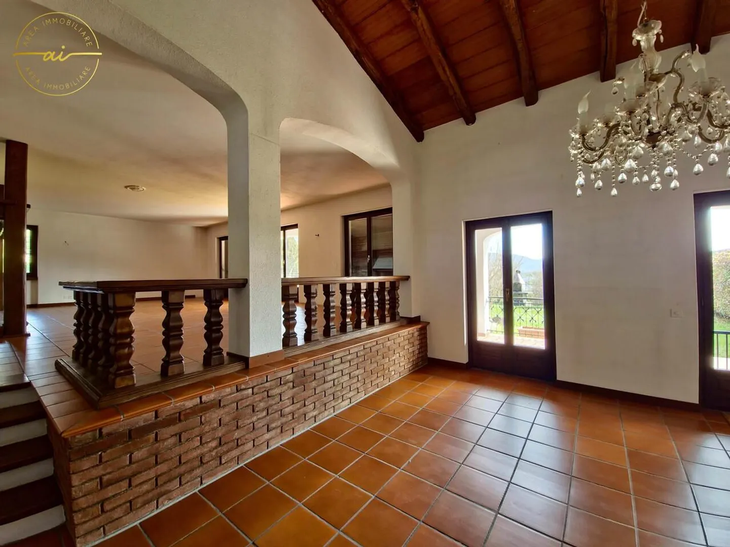 PRESTIGIOSA VILLA MEDITERRANEA CON GIARDINO E VISTA APERTA - Foto 10 di 13
