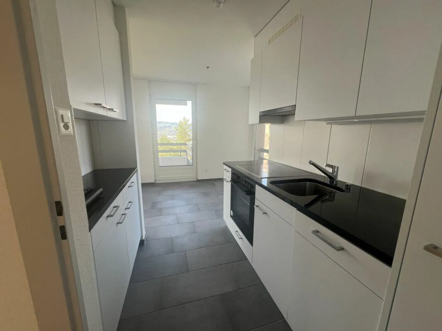 3.5 Zimmer-Wohnung mit traumhafter Aussicht - Photo 3 of 9