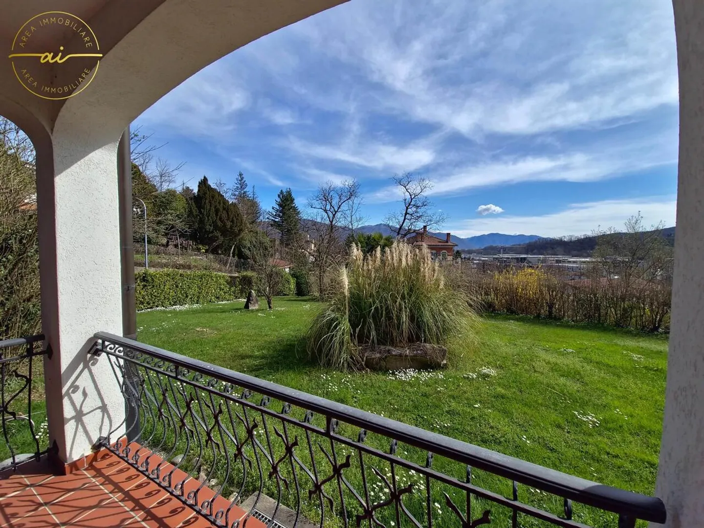 PRESTIGIOSA VILLA MEDITERRANEA CON GIARDINO E VISTA APERTA - Foto 13 di 13