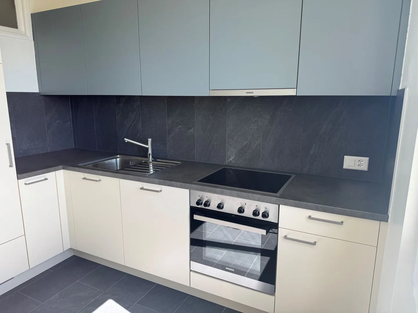 Fully renovated 2-room apartment - Photo 1 of 7