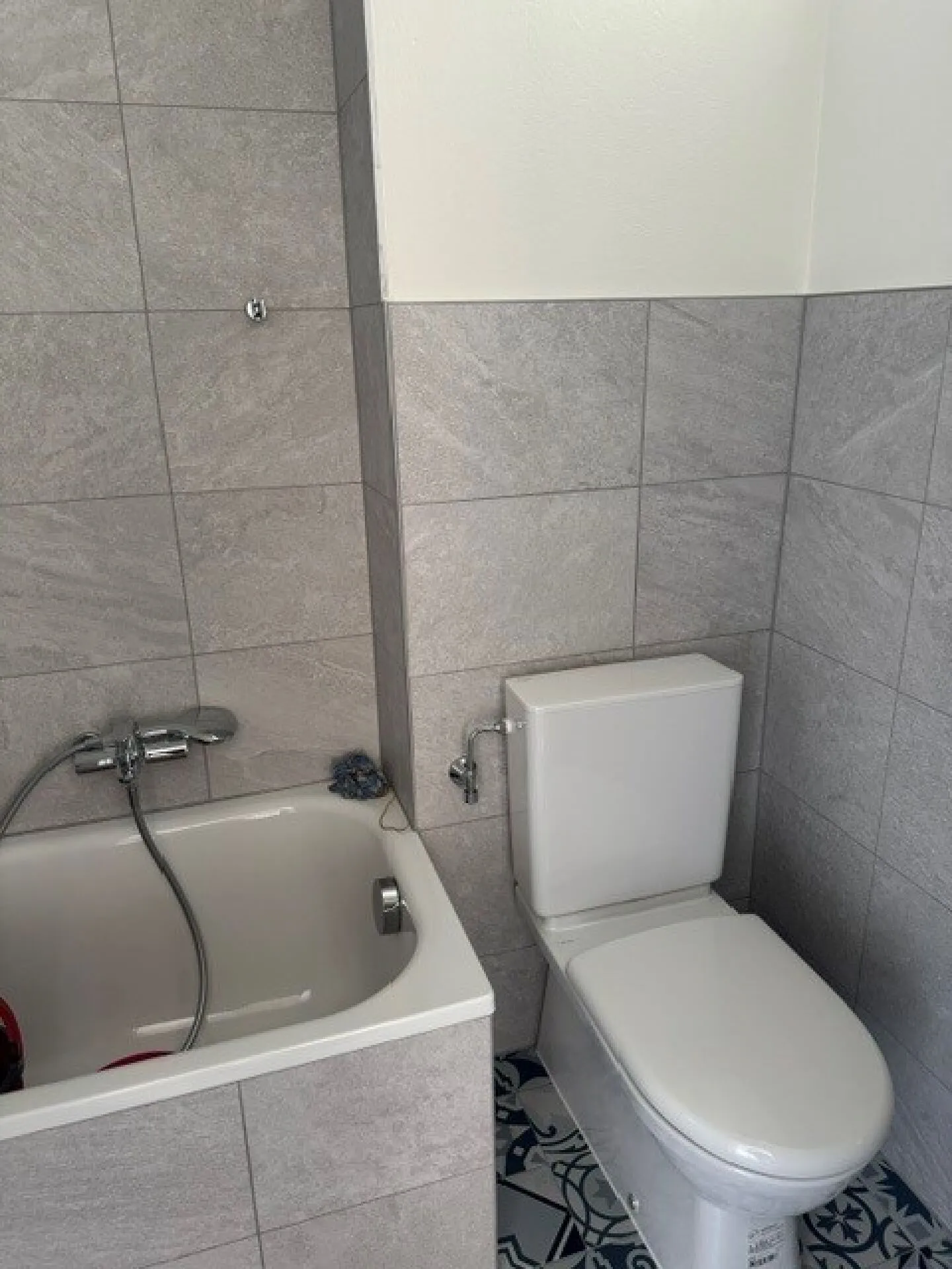 Fully renovated 2-room apartment - Photo 4 of 7