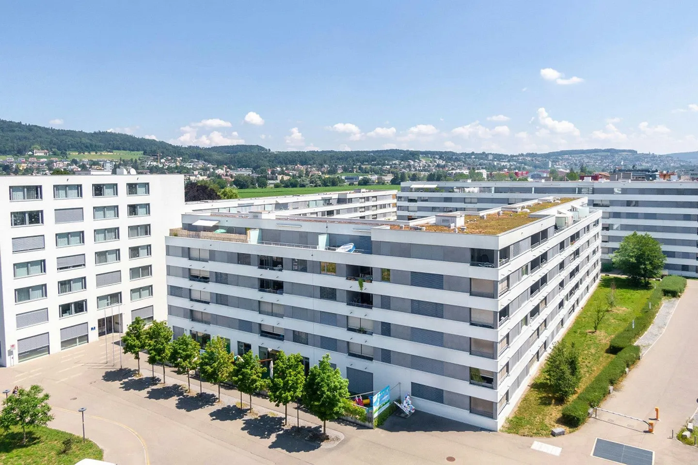 Cosmos Schlieren - Your new business address in a prime location - Photo 2 of 9