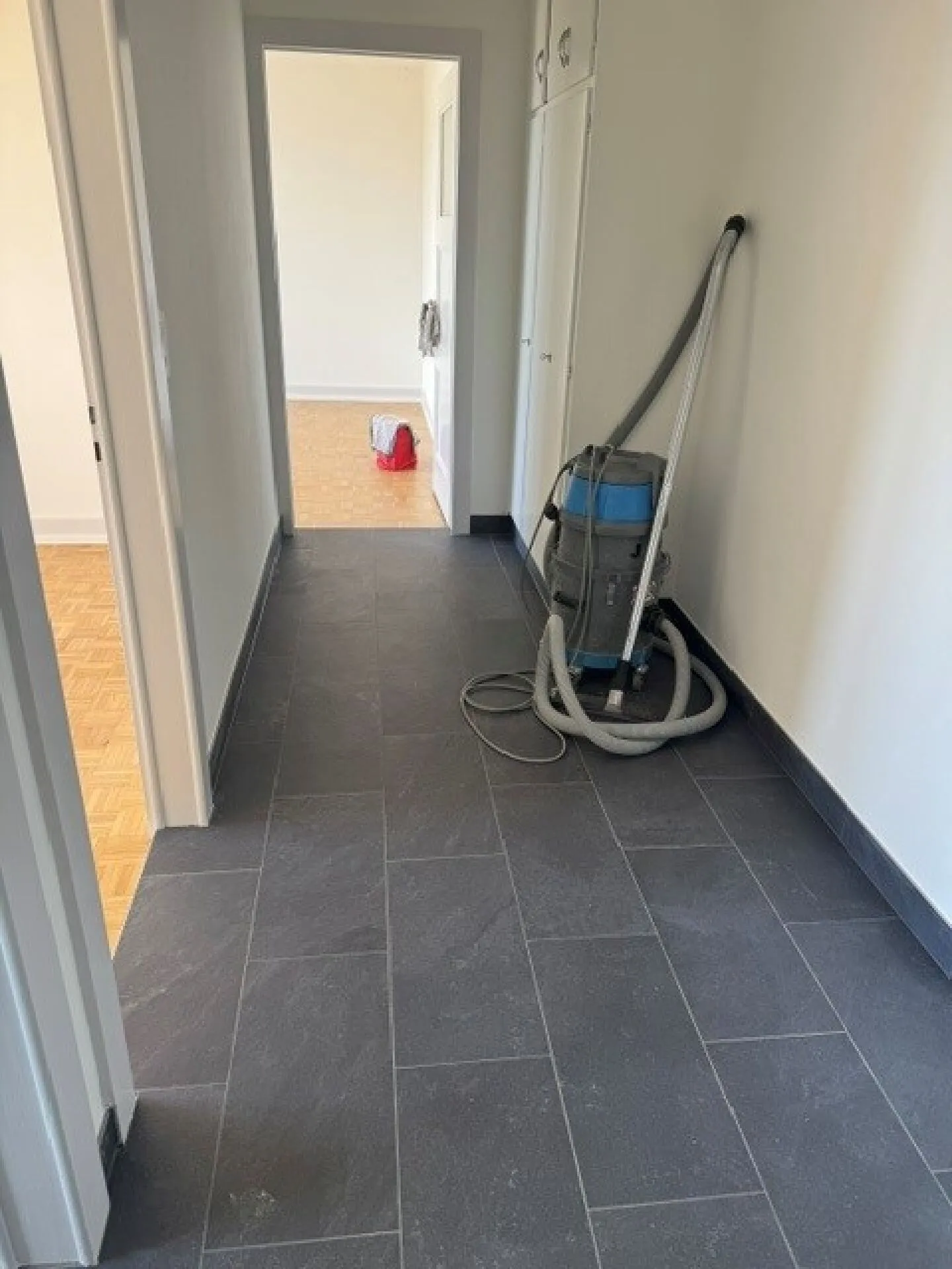 Fully renovated 2-room apartment - Photo 7 of 7