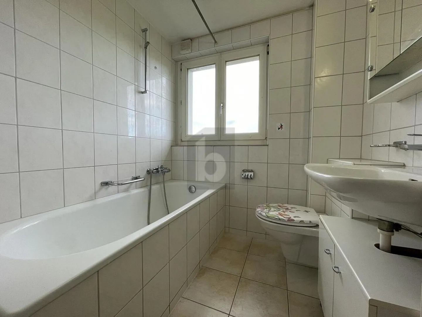 RUSTIC WITH BALCONY - Photo 3 of 6